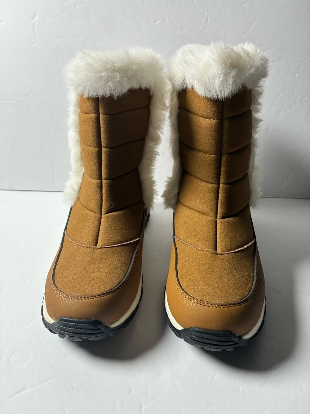 Lands' End Women's Tan Winter Boots with White Faux-Fur Collar